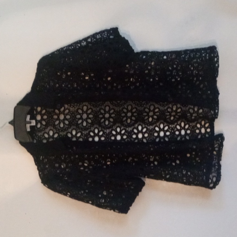 Black eyelet lady 's front button,blouse.sz LG